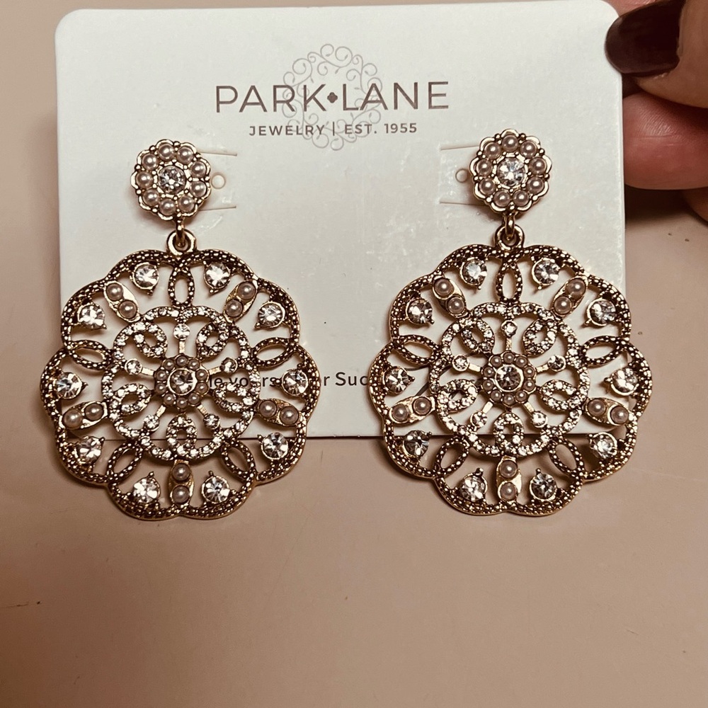 Park lane retired Romanticc Earrings in gold